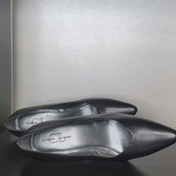 Shoes - Picture 4 of 5